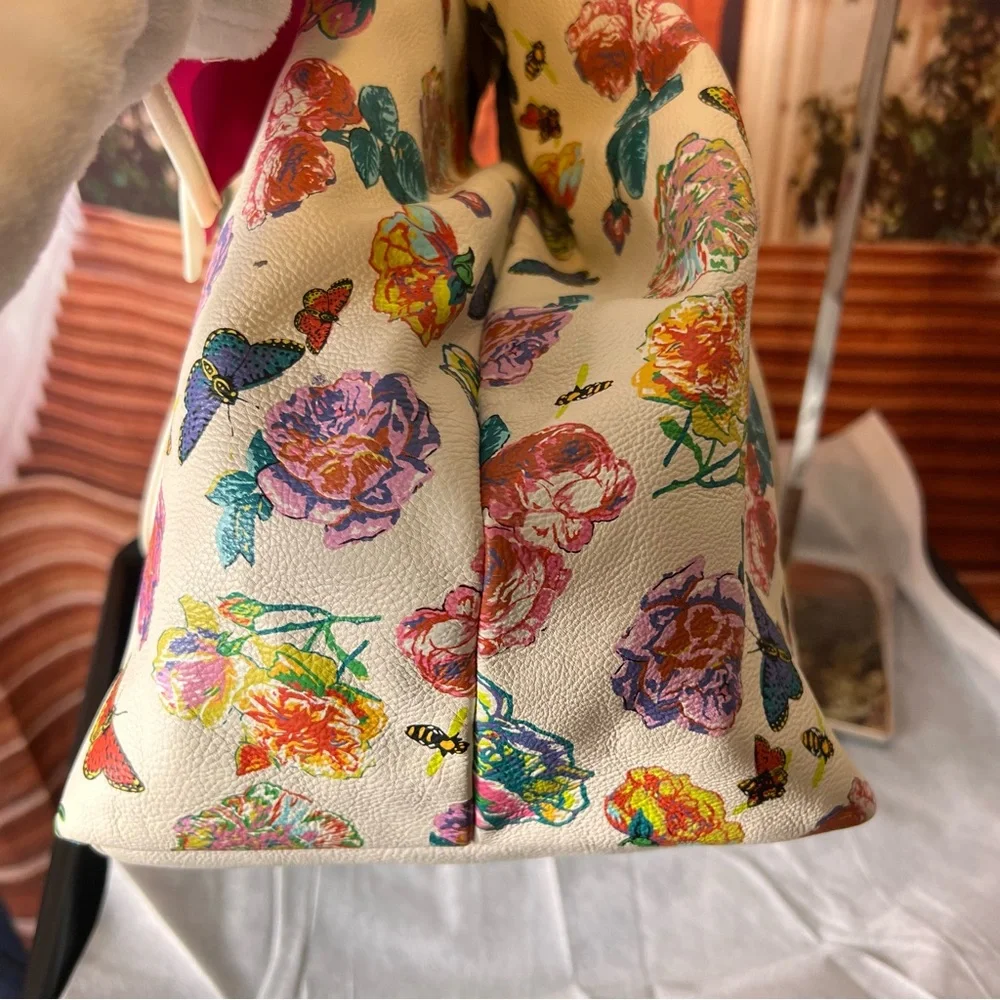 Betsey Johnson Large Colorful Floral Women's Bag with Pink Bow 🎀 charm - Picture 9 of 15